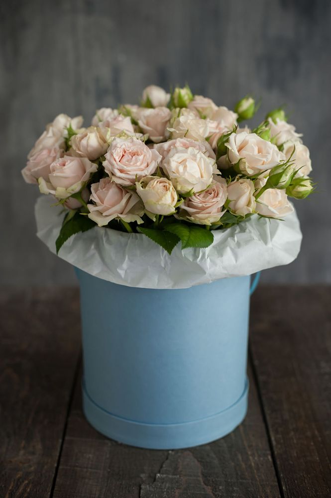 корпоративная коробка с розами для офиса в Рыбинске