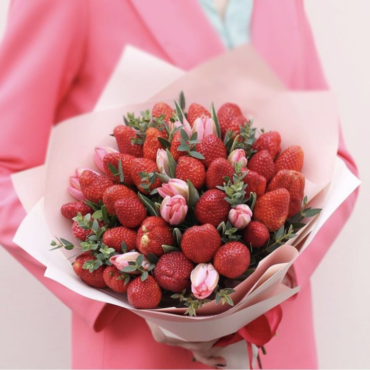 Тюльпаны и клубника в Рыбинске