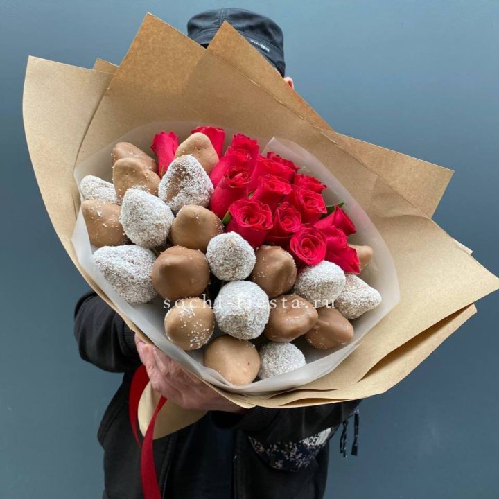 Розы и клубника в шоколаде Мерси в Рыбинске