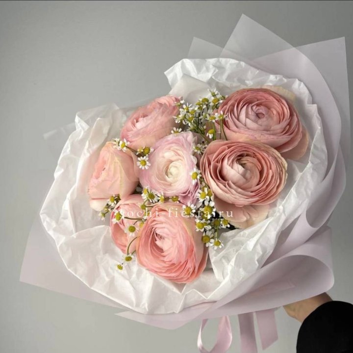 Ранункулюсы с ромашками в Рыбинске