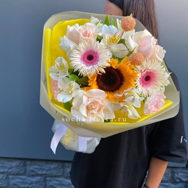 Букет с подсолнухом "Елоу" в Рыбинске