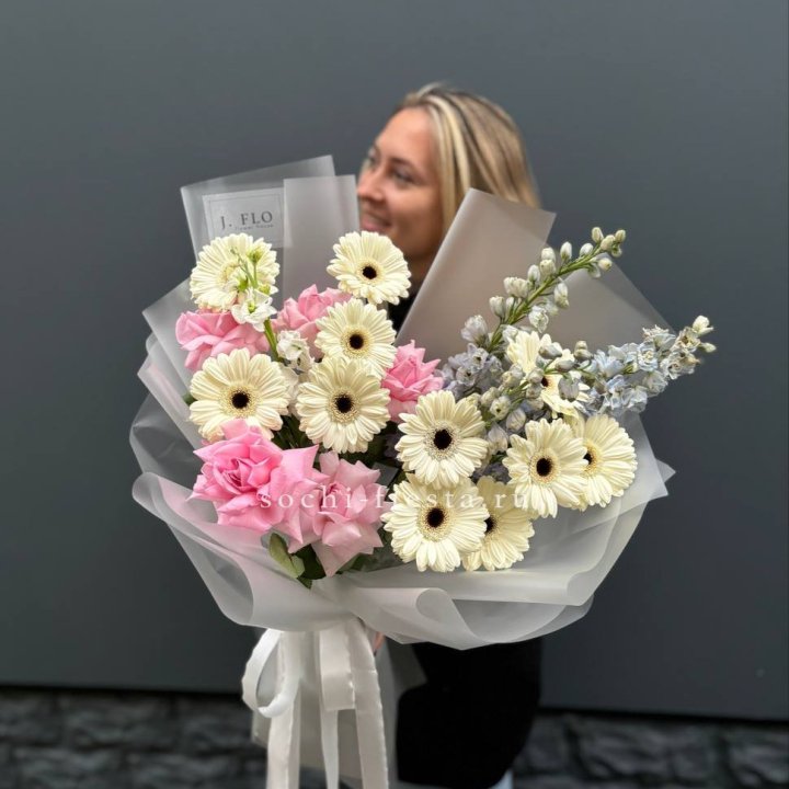 Букет роз и гербер в Рыбинске