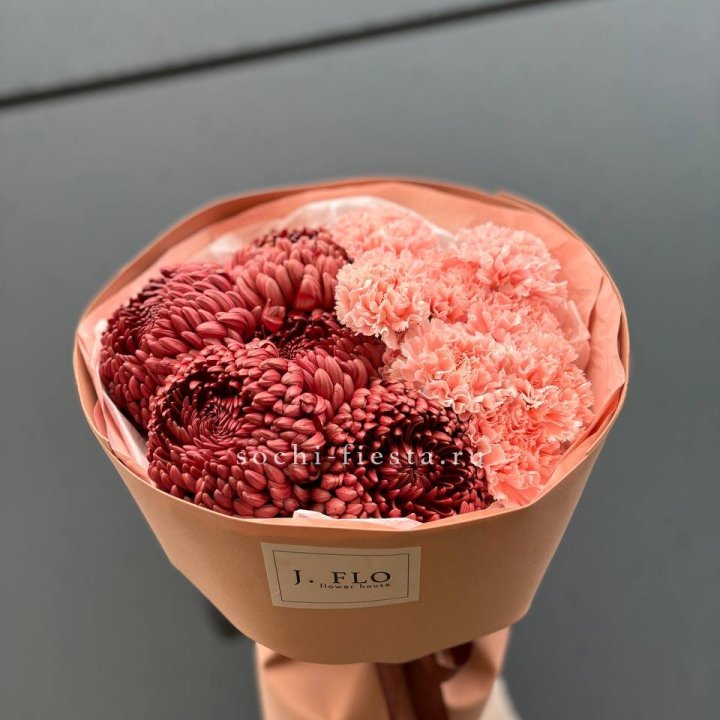 Букет хризантем и диантусов  в Рыбинске