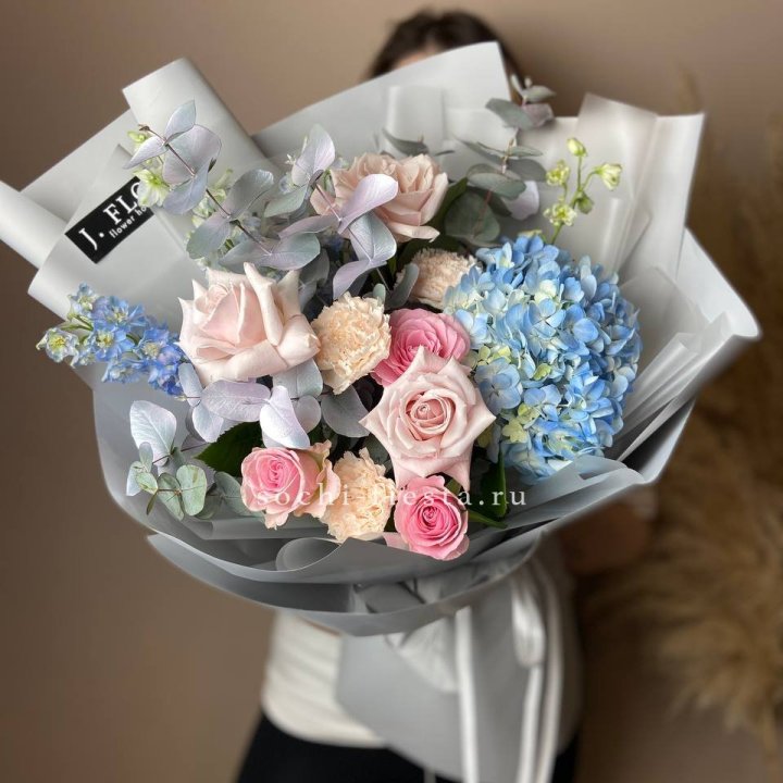 Букет с гортензией № 4 в Рыбинске