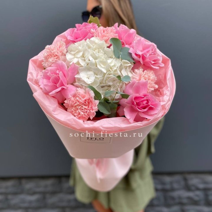  Букет роз и гортензии "Навола" в Рыбинске