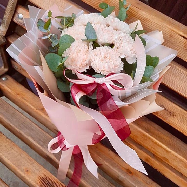 Диантусы с эвкалиптом в Рыбинске