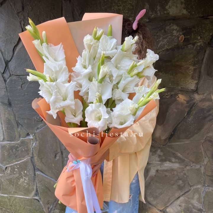 Букет белых гладиолусов  в Рыбинске