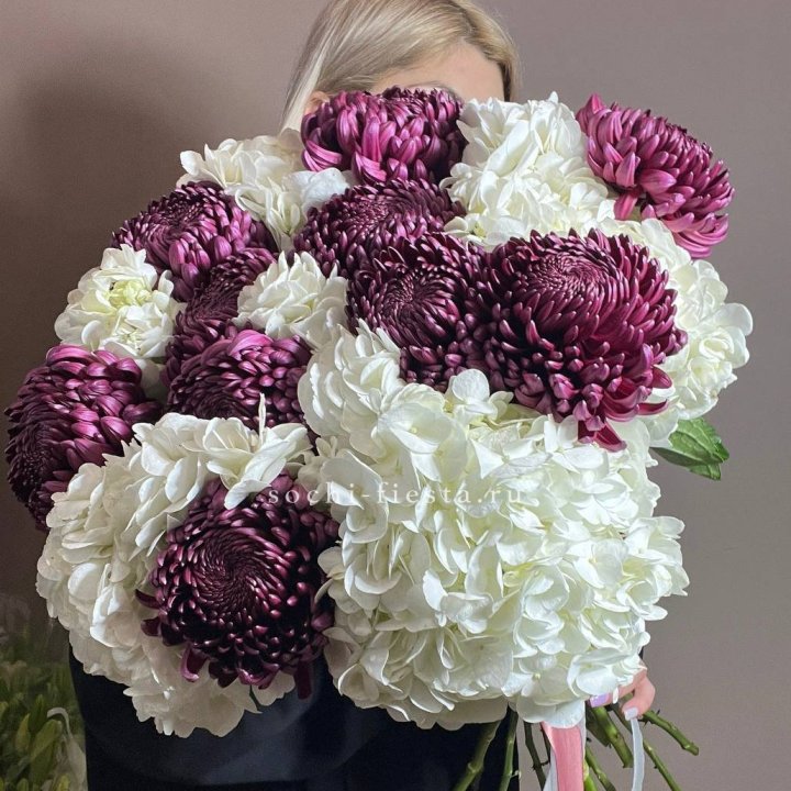 Охапка Бигуди и гортензий в Рыбинске