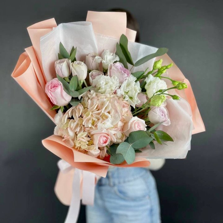 Букет с гортензией "Клодс" в Рыбинске