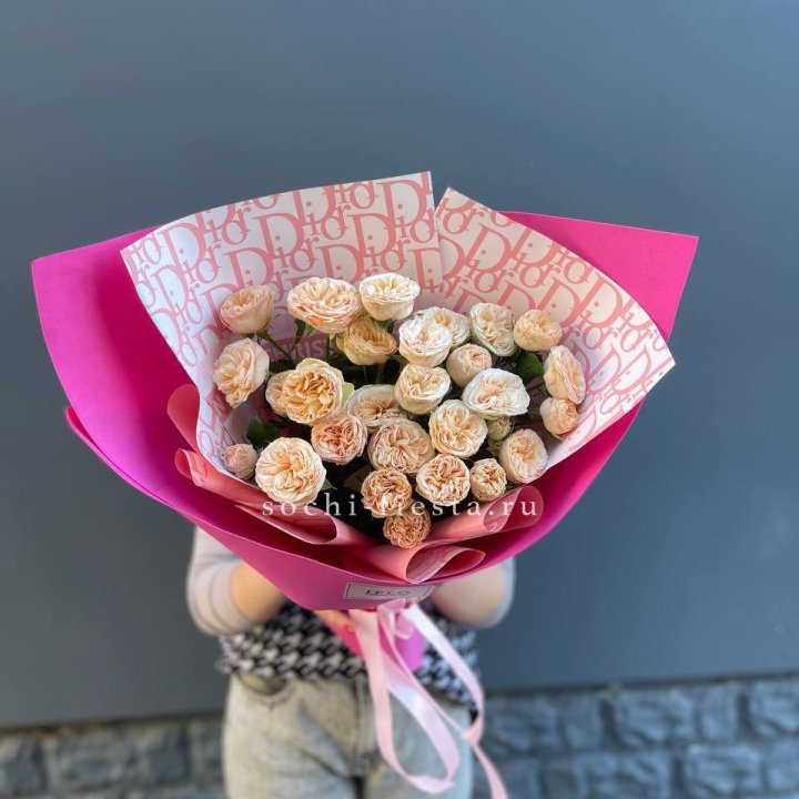 9 пионовидных роз в Рыбинске