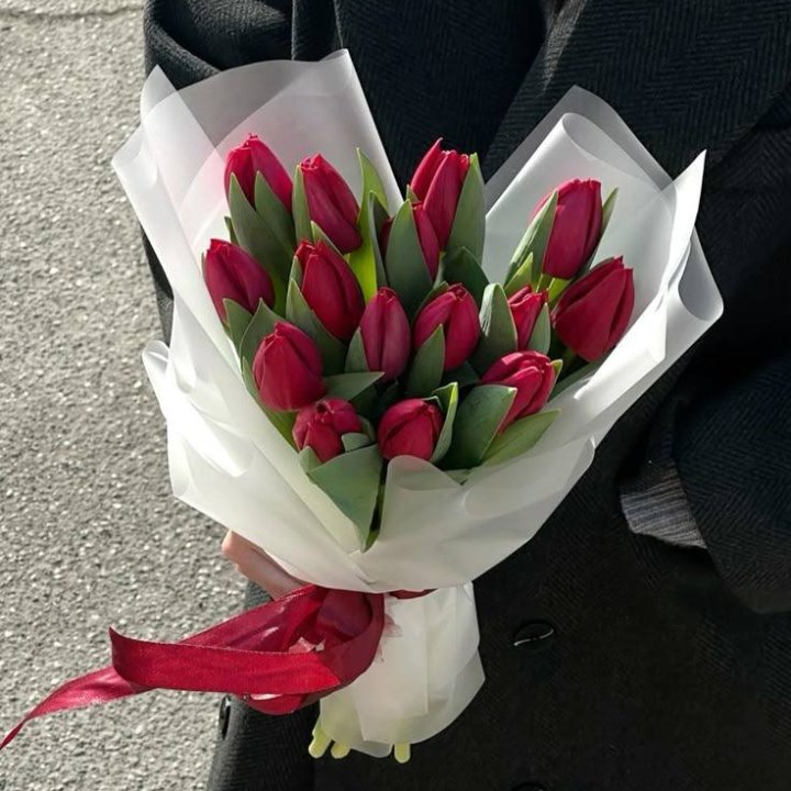 15 красных тюльпанов в Рыбинске