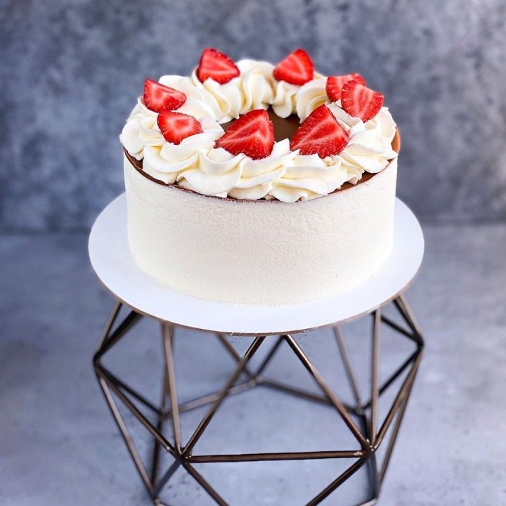 Торт "Клубника со сливками" в Рыбинске