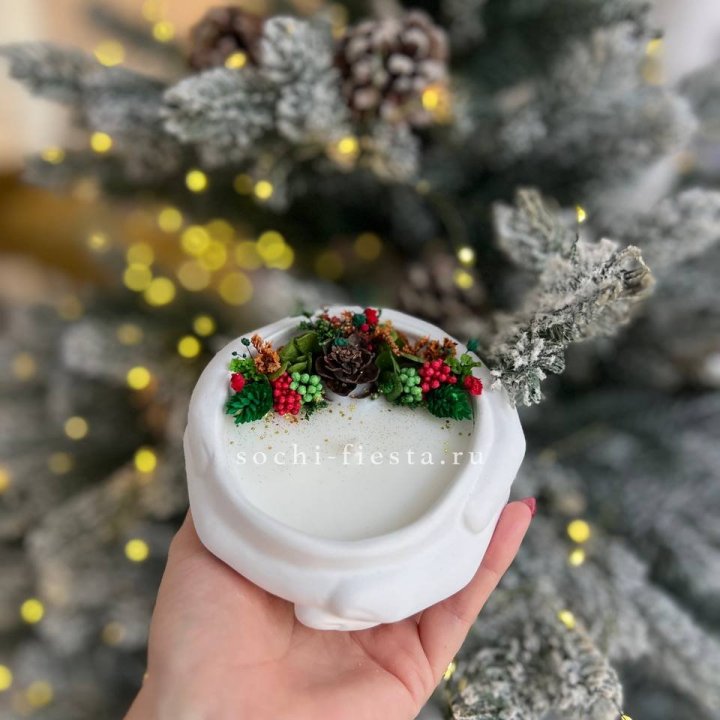 Свеча ароматическая в гипсе Руки с шишкой в Рыбинске