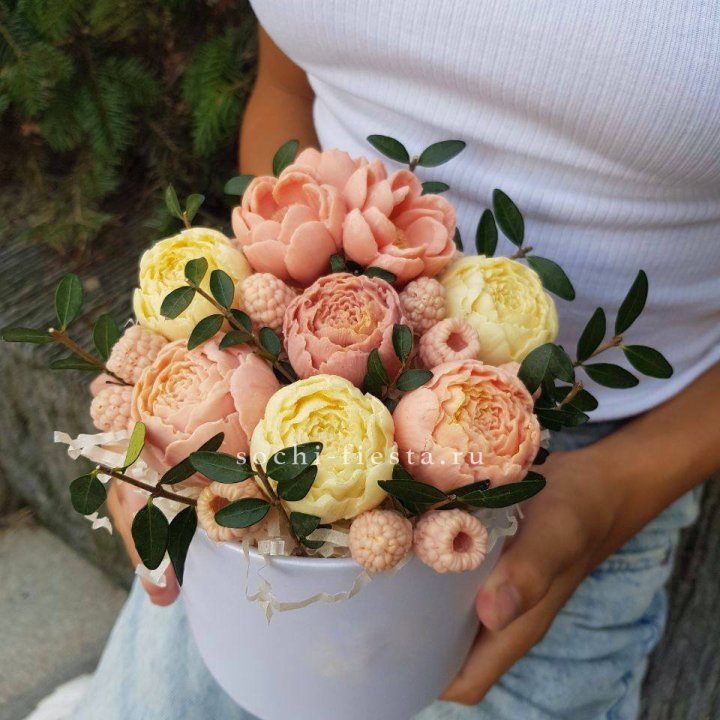 Шоколадный букет с ягодами в Рыбинске