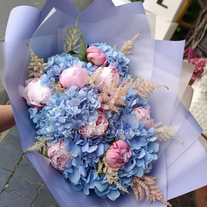 Дизайнерский букет с гортензией №3 в Рыбинске