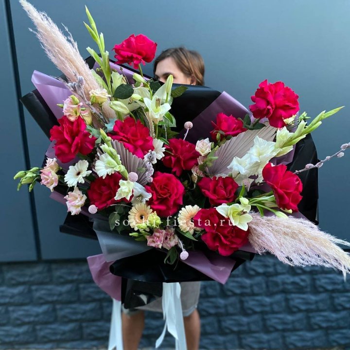 Дизайнерский букет Ред в Рыбинске