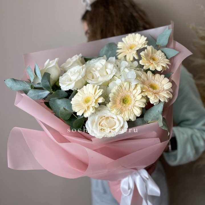 Букет роз, гортензии, гербер  в Рыбинске