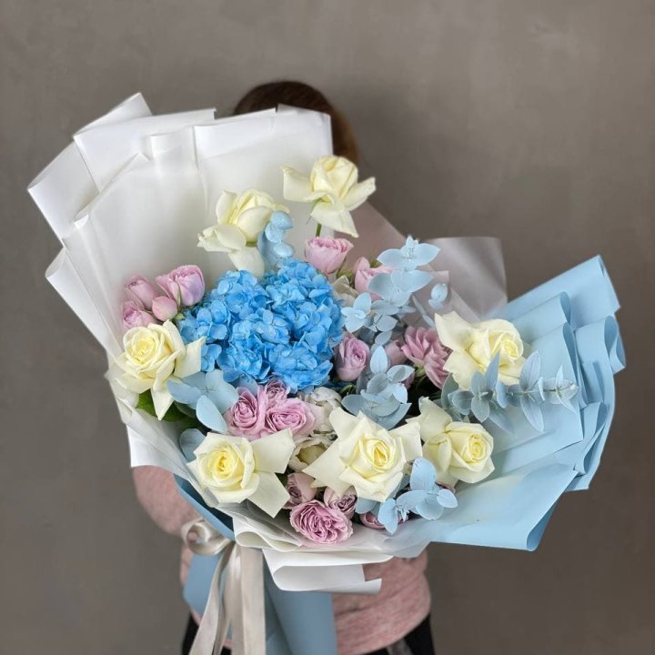 Дизайнерский букет "Блю скайфорт" в Рыбинске