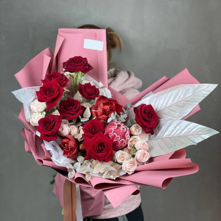 Дизайнерский букет "Ред Вильвет" в Рыбинске