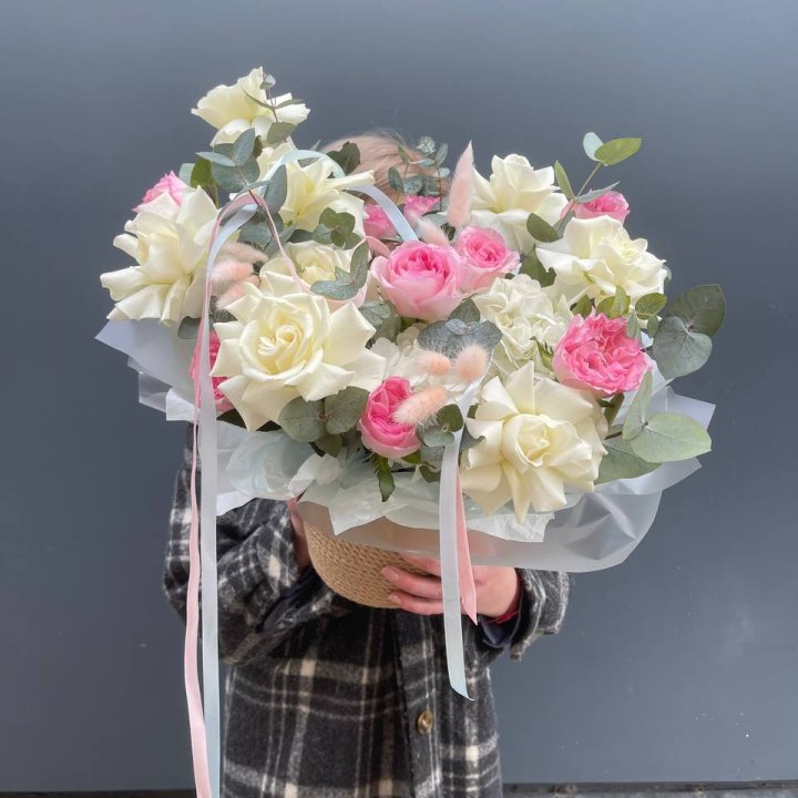 Кашпо с розами в Рыбинске