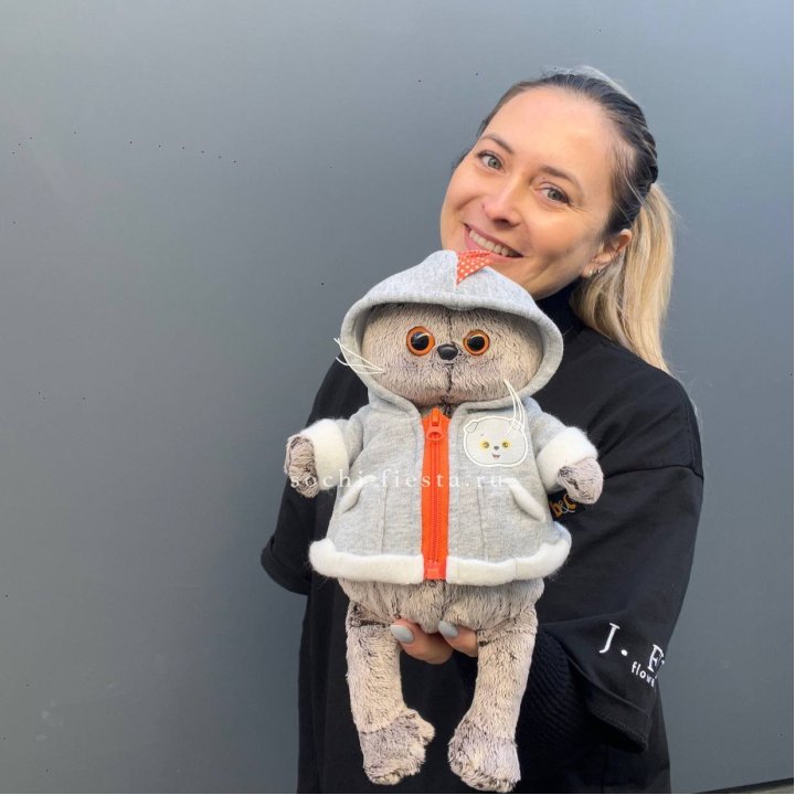 Кот Басик в толстовке в Рыбинске