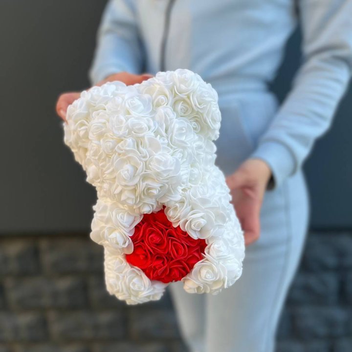 Медведь с красным седцем в Рыбинске