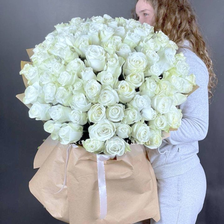 101 белая высокая импортная роза в Рыбинске