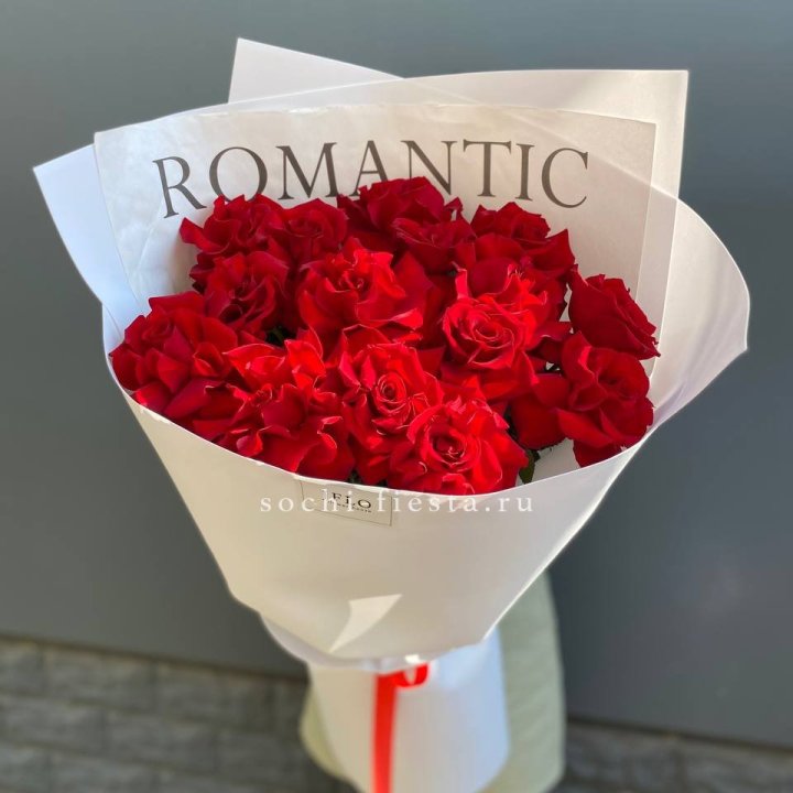 19 высоких роз в оформлении в Рыбинске