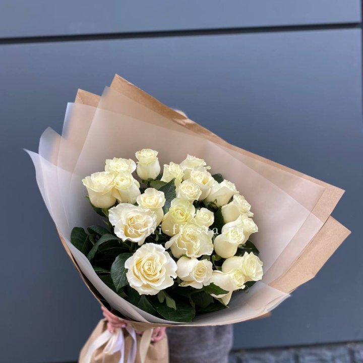  Букет  высоких белых роз   в Рыбинске