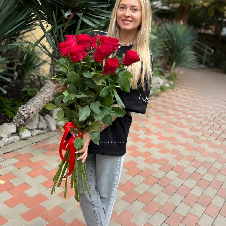15 высоких красных роз в Рыбинске