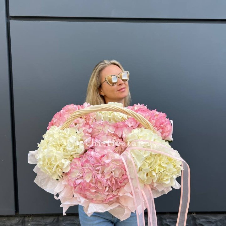 7 гортензий в корзине в Рыбинске