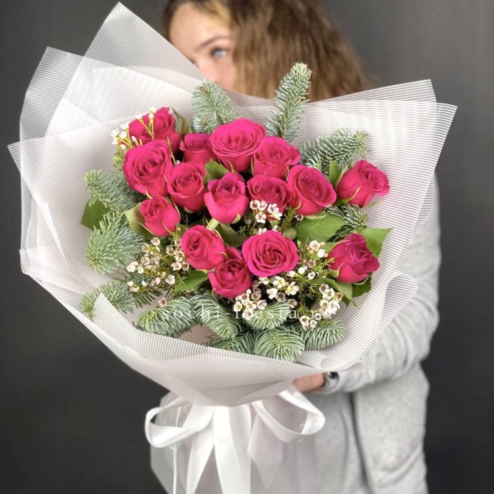 Новогодний букет Елки и Розы в Рыбинске