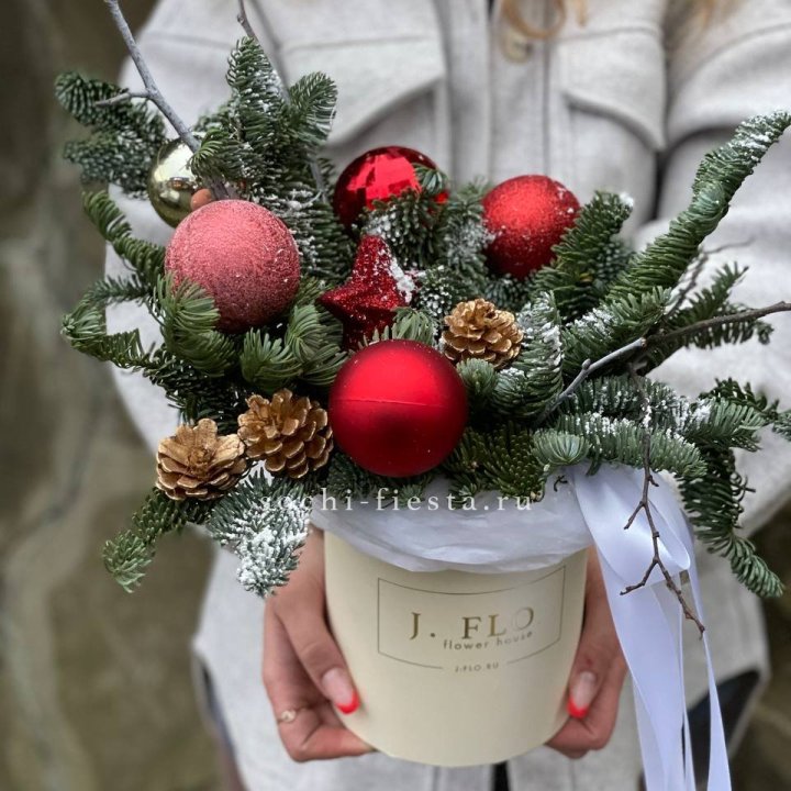 Новогодняя композиция в коробке ред в Рыбинске