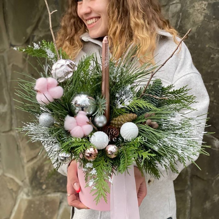 Новогодняя композиция в коробке пинк в Рыбинске