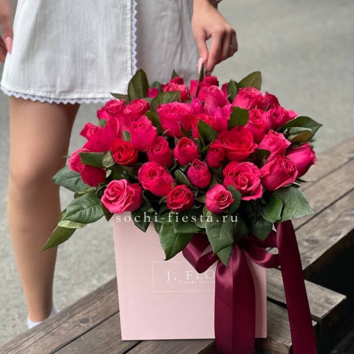 55 алых роз в кубе в Рыбинске