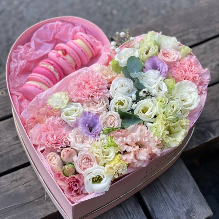 Бокс-сердце с макарон "Пинк" в Рыбинске