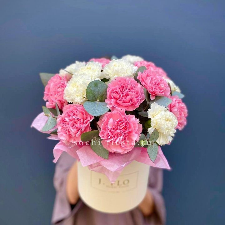 Диантусы в цилиндре в Рыбинске