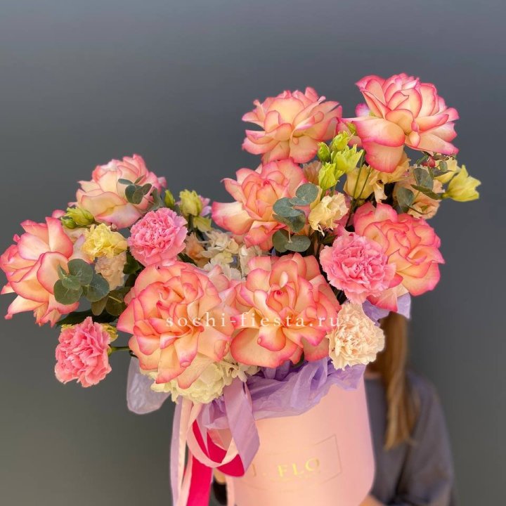 Бокс нежный с розами в Рыбинске