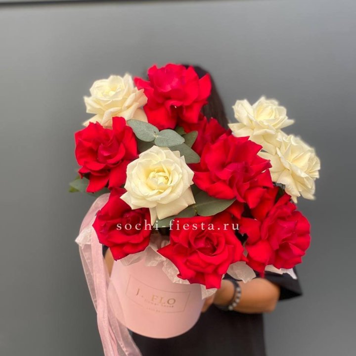 13 Французских роз в боксе в Рыбинске