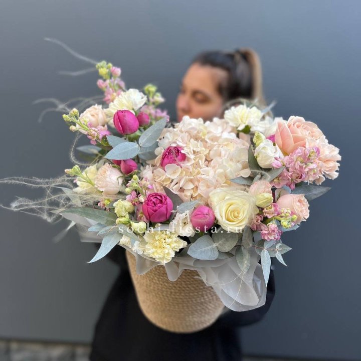 Цветочная композиция в джутовом боксе  в Рыбинске