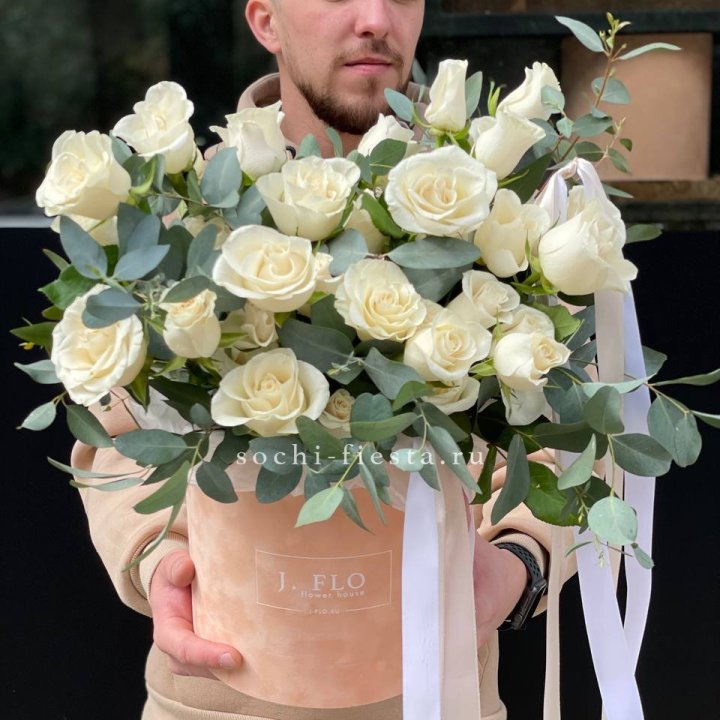 41 белая роз в бархатном боксе в Рыбинске