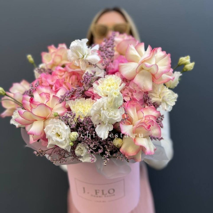 Цветочная композиция "Глория" в боксе в Рыбинске