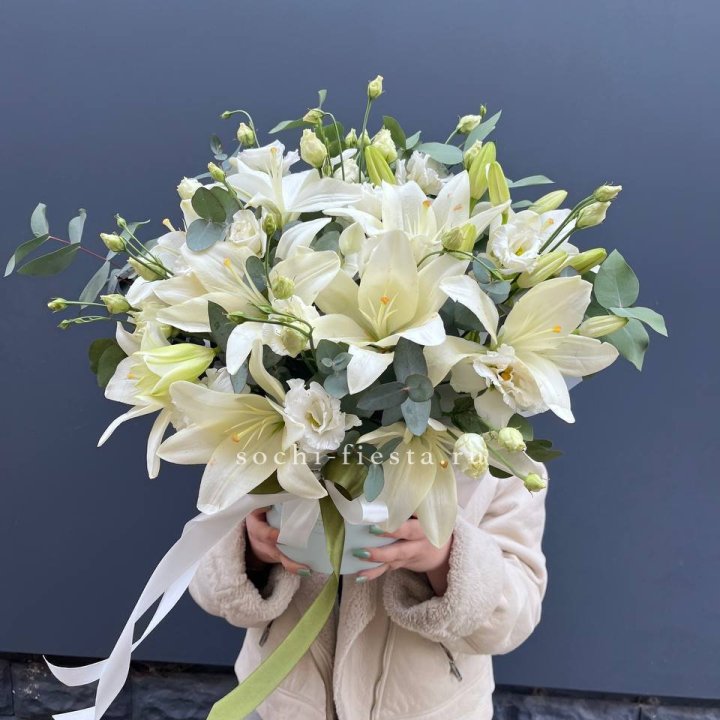 Бокс лилий и эустомы в Рыбинске