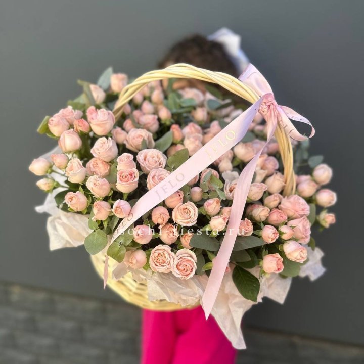 Корзина кустовых пионовидных роз в Рыбинске