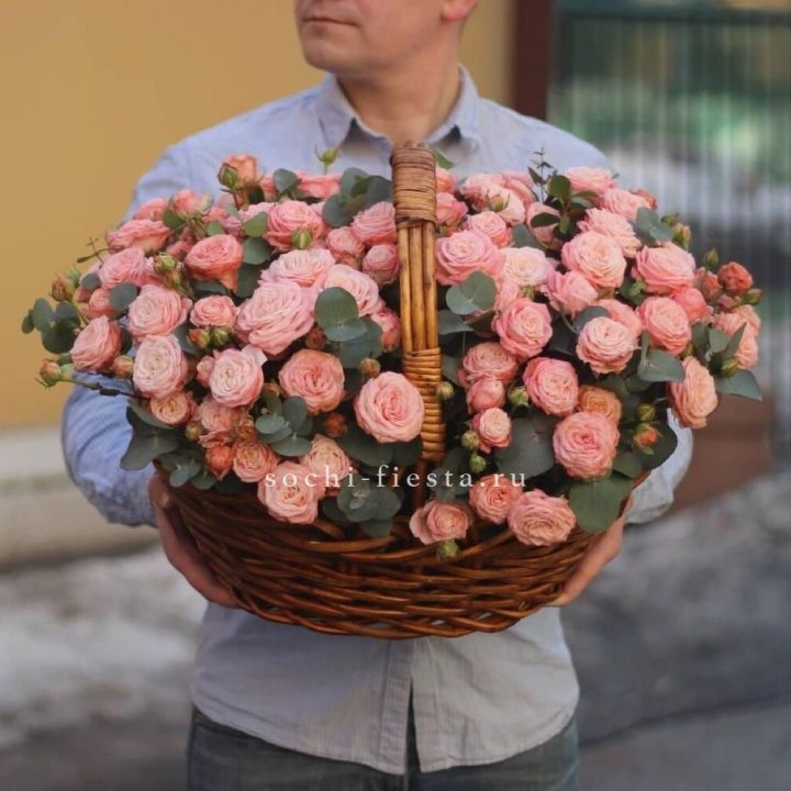 Корзина из 101 пионовидной розы в Рыбинске