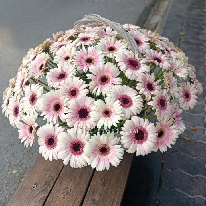 Корзина с герберами  в Рыбинске