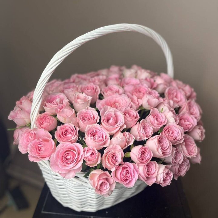 101 розовая роза в корзине в Рыбинске