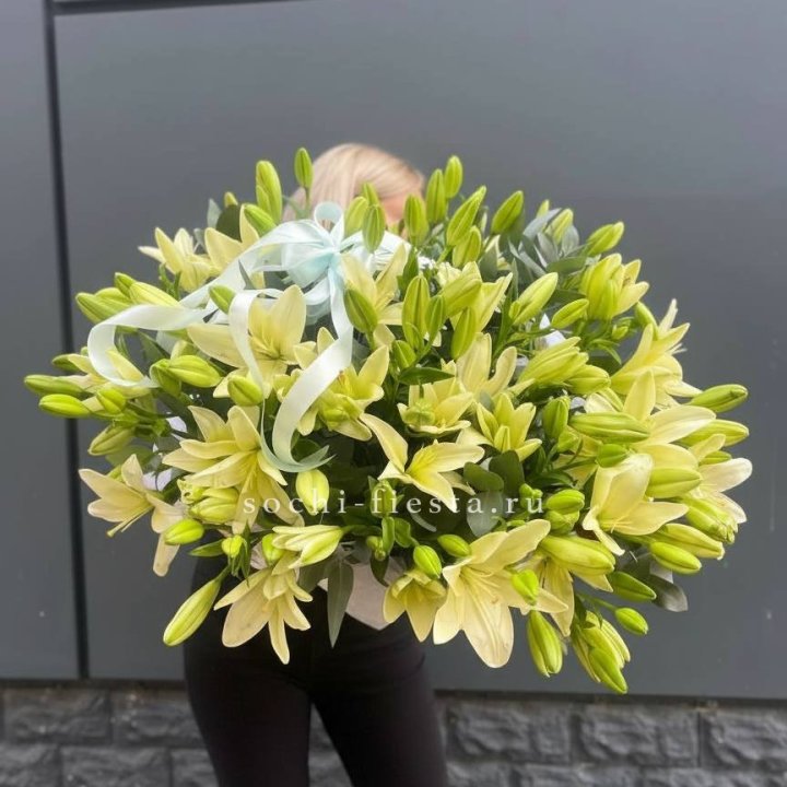 Лилии в корзине в Рыбинске