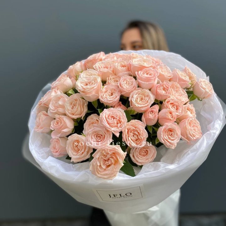 Букет кустовых роз Бомбастик в Рыбинске