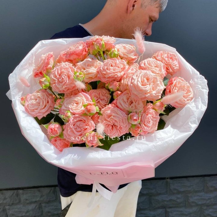 Пионовидные розы Мадам Бомбастик в Рыбинске